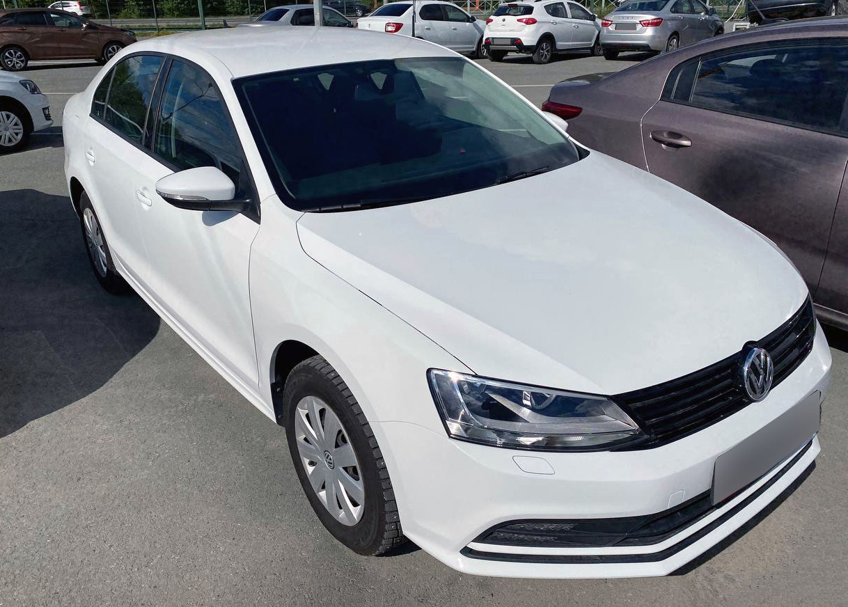 Прокат VOLKSWAGEN JETTA в Челябинске без водителя - 2300 в день